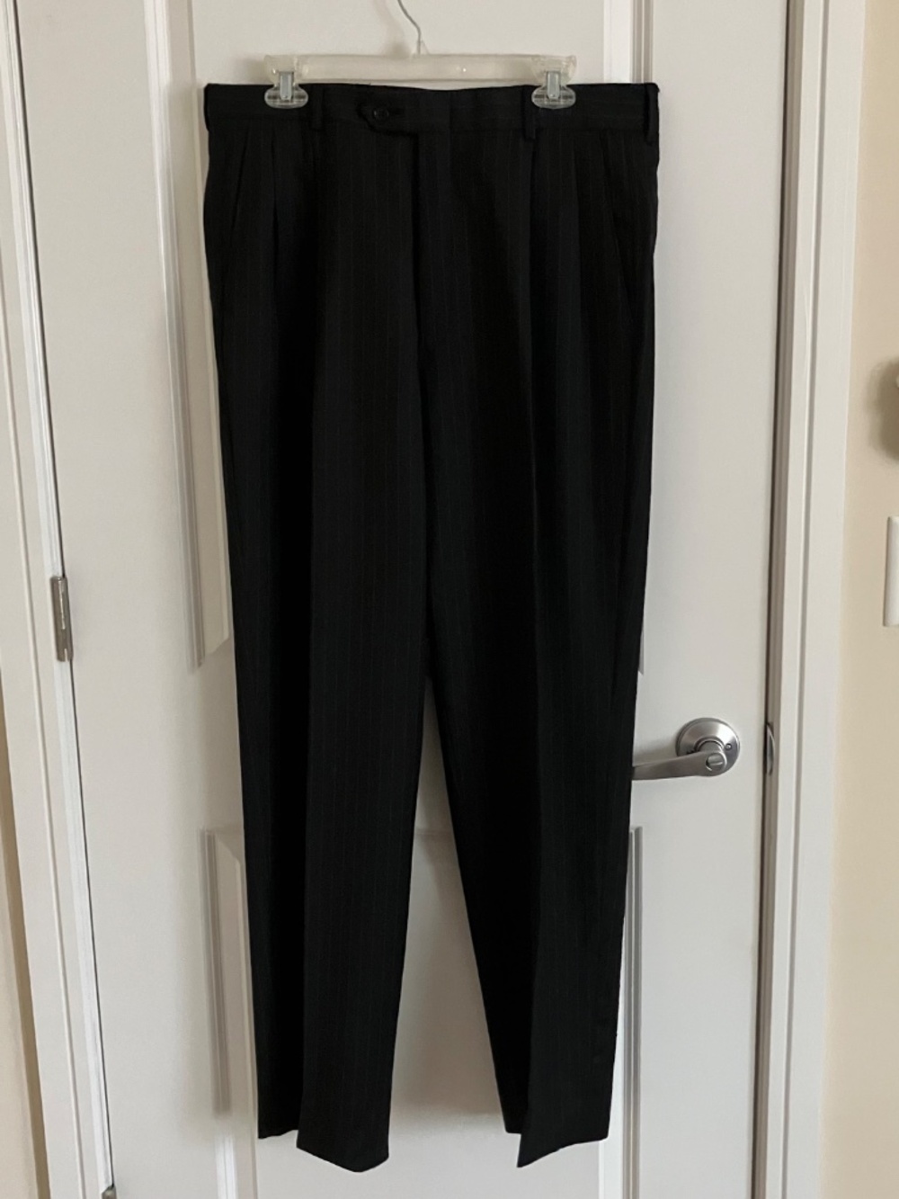Men's Yves Saint Laurent Dark Gray Suit - Picture 5 of 7